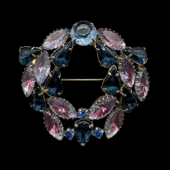 Vintage Jewelry - VINTAGE Duo Tone Crystal Wreath Brooch